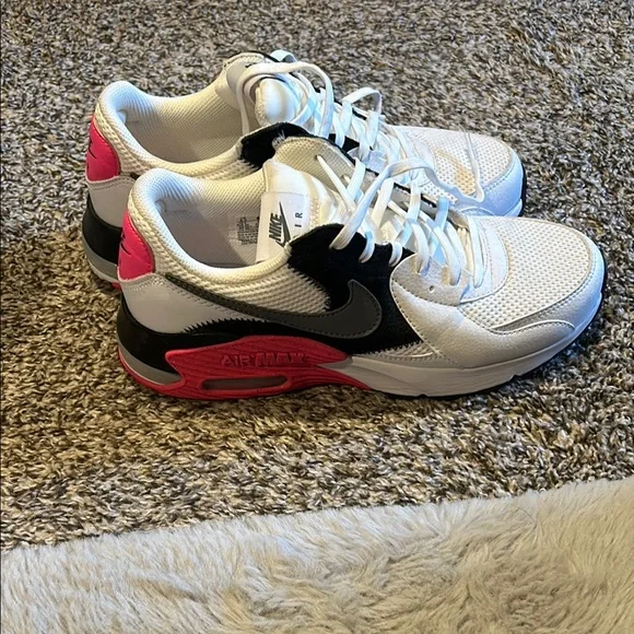 Nike Women's Excee Air Max White and Pink Sneakers - Picture 1 of 11